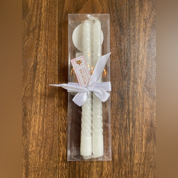 Bella Luxx White Spiral Taper Candles (2) - Picture 1 of 3